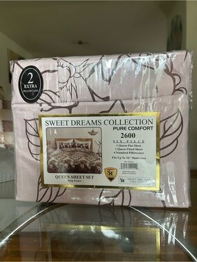 Sweet Dreams Queen Sheet Set in Light Pink with Floral Outline